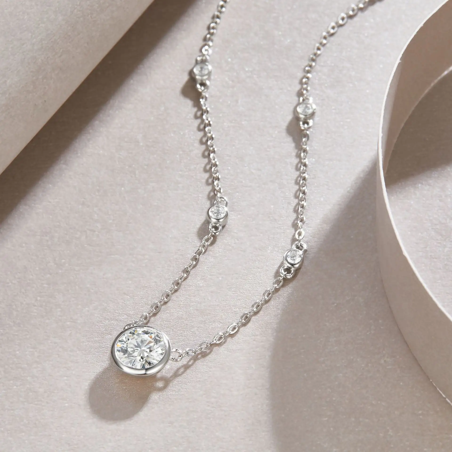 1 Carat Oval Moissanite Pendant in S925 Silver